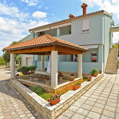 Apartment Veljko 100 Pula
