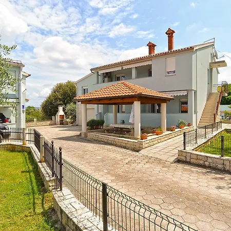 Veljko 100 *