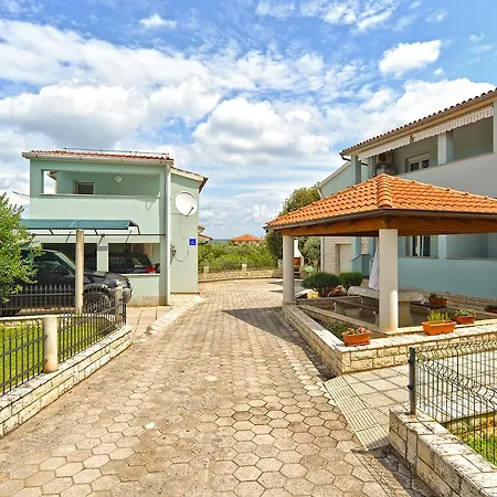 Apartment Veljko 100 *