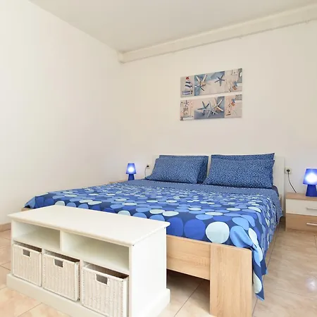Apartment Veljko 100 *